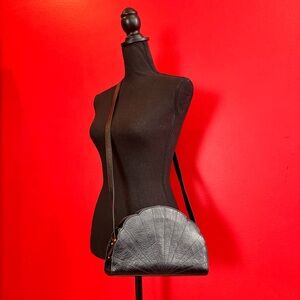 Nat & Nin Parisian Shell-Inspired Black Leather Purse